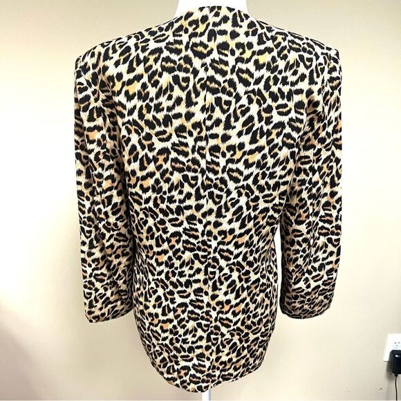 Petite Sophisticate animal print jacket. Size 4 - Picture 6 of 8